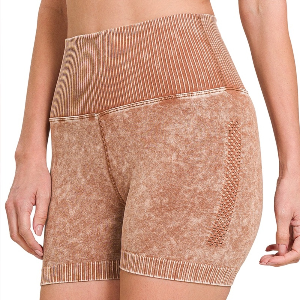 Washed Seamless High Waisted Shorts in Deep Camel